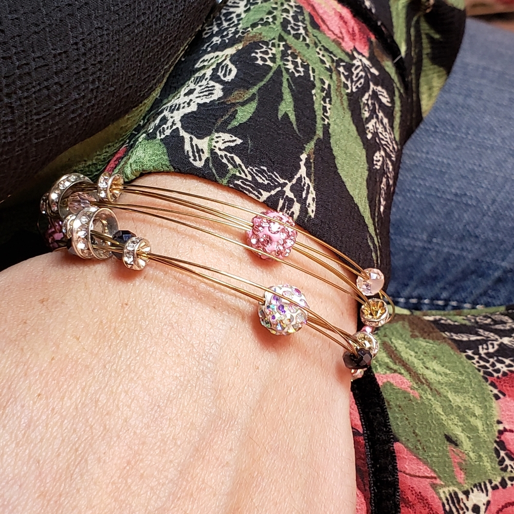 Pair Bracelets pink or black magnetic - Picture 3 of 8